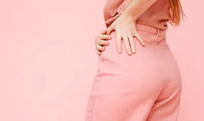 Accessoiriser une tenue minimaliste avec des matières texturées Accessoiriser une tenue minimaliste avec des matières texturées