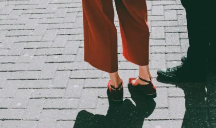 Mode masculine : comment porter un pantalon cropped sans déséquilibrer la silhouette Mode masculine : comment porter un pantalon cropped sans déséquilibrer la silhouette