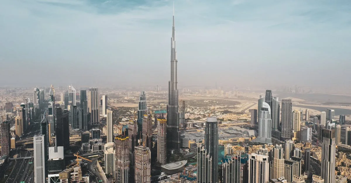 découvrez dubaï, une ville fascinante où modernité et tradition se rencontrent. explorez ses gratte-ciels spectaculaires, ses plages de rêve, ses centres commerciaux luxueux et vivez une expérience inoubliable au cœur des émirats arabes unis.