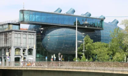 Estelle Colin âge et taille : qui est la journaliste au style discret de France Télévisions ?