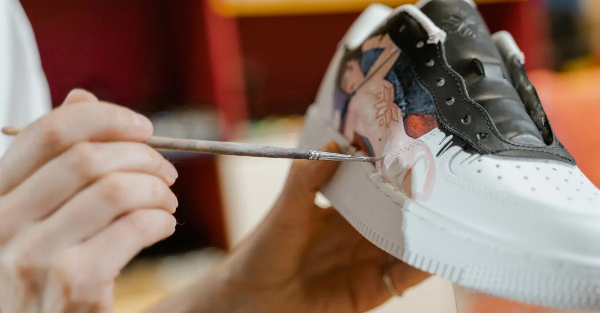 découvrez nos astuces et techniques efficaces pour détendre vos chaussures en cuir et les rendre plus confortables.