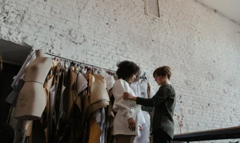 Casorale : un nom qui intrigue les amateurs de design et de mode.