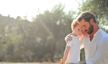 Qui est le père du fils d’amanda lear : que sait-on vraiment sur cette question ?