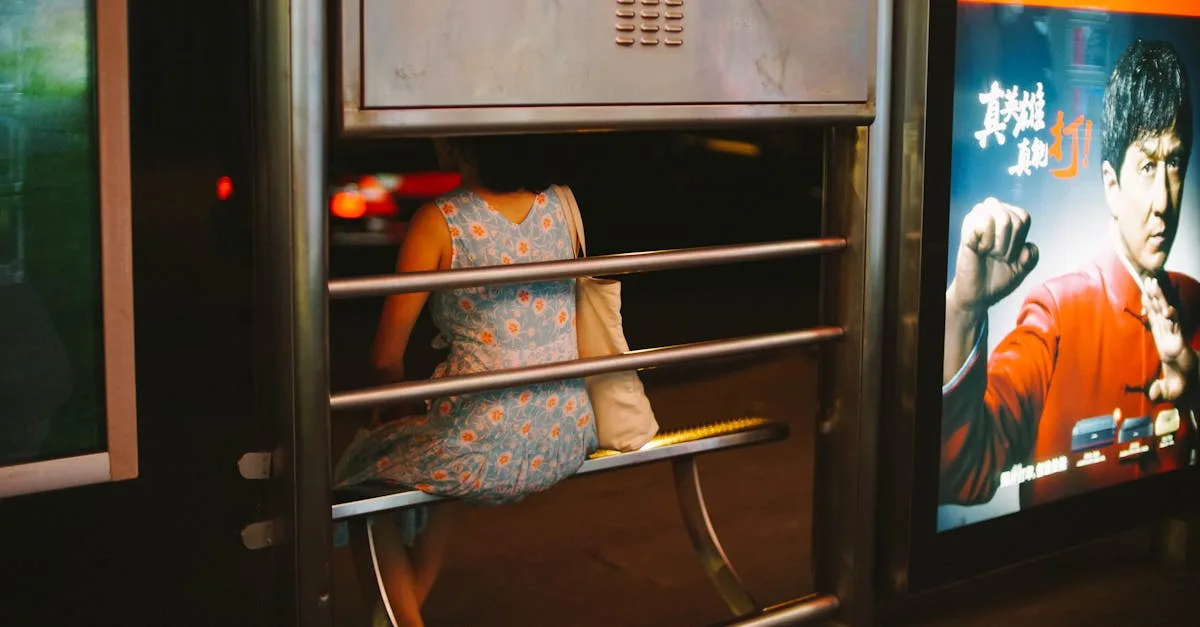 découvrez l'univers du voyeurisme : explorez les tendances, les aspects psychologiques et les implications culturelles de ce regard intime.