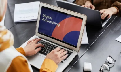 WebFeather – Le Guide Complet pour Maîtriser le Coding, l’IA, le SEO et le Marketing Digital