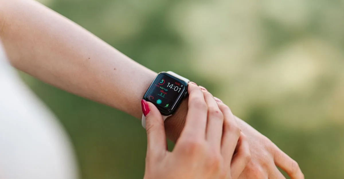 découvrez notre application smartwatch qui optimise votre expérience connectée, en offrant des fonctionnalités innovantes pour suivre votre santé, vos notifications et bien plus encore.