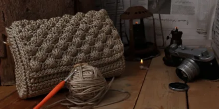Comment rigidifier un sac au crochet pour lui donner une meilleure tenue au quotidien ?