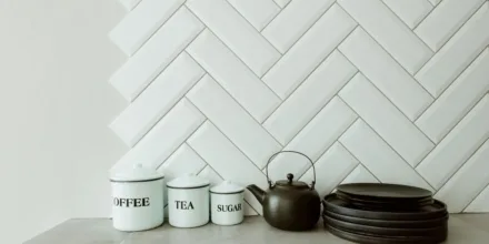 Aménager un intérieur épuré et fonctionnel avec la déco et le rangement