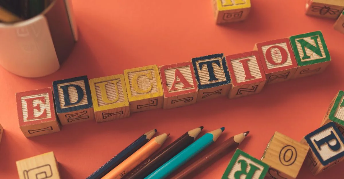découvrez l'importance de la lecture précoce pour le développement des compétences linguistiques et cognitives des enfants dès le plus jeune âge.
