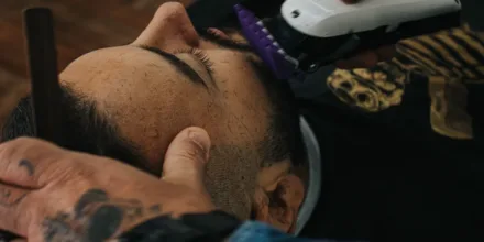 Buzz cut homme visage rond : quelle longueur de sabot privilégier ?
