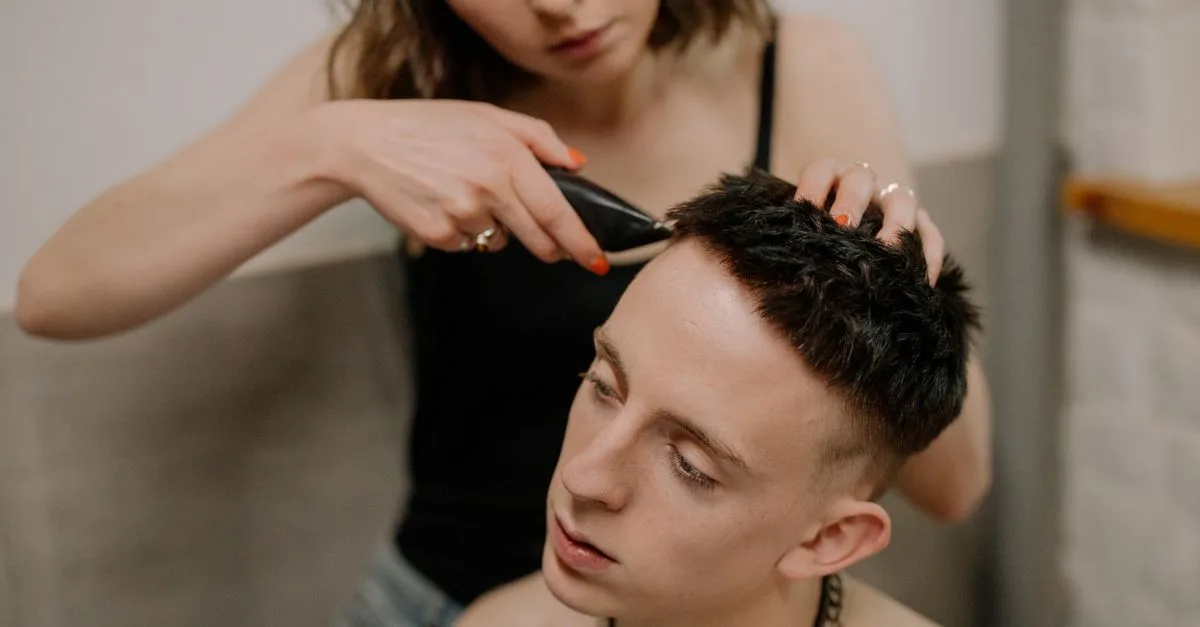 découvrez comment adopter la coupe edgar sur cheveux épais : styles tendance, conseils d’entretien et astuces pour une coiffure structurée.
